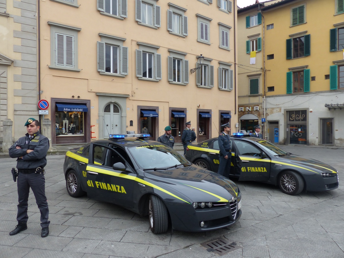 La Guardia di Finanza di Prato sequestra monili contraffatti