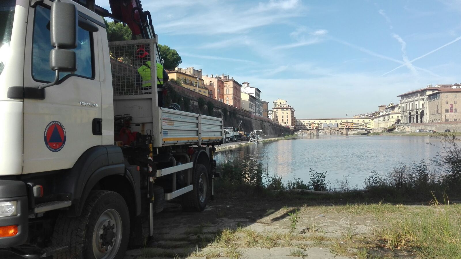 Esercitazione di protezione civile in Arno, a Firenze