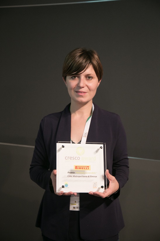 Brenda Barnini con il premio attribuito alla Città Metropolitana