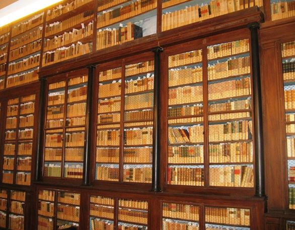 Sala Tassinari nella Biblioteca Fucini