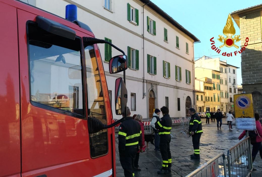 Intervento dei Vigili del Fuoco in Piazza del Carmine