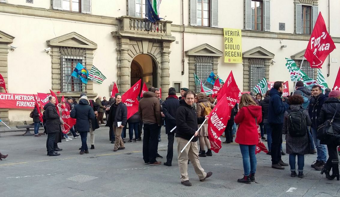 Manifestazione davanti alla sede della Regione Toscana (foto Marco Zatini)