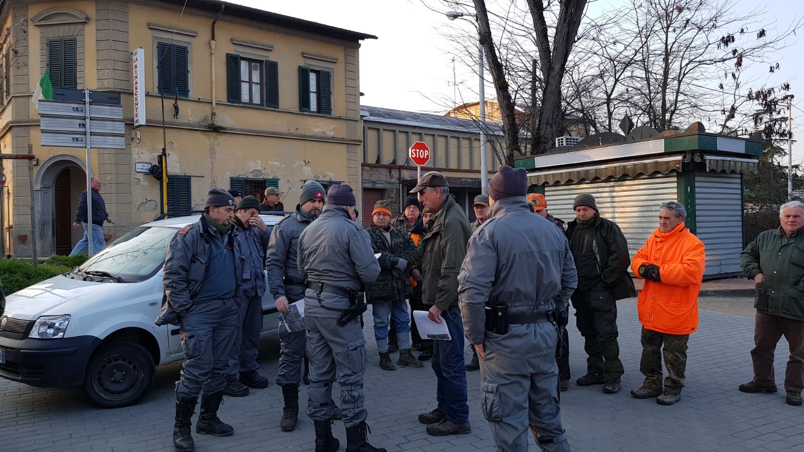 La riunione della Polizia provinciale della Citt Metropolitana prima dell'operazione (foto di Domenico Costanzo, Ufficio Stampa)