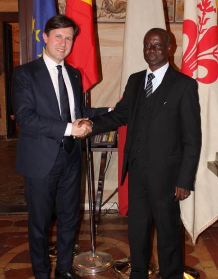 Il sindaco Dario Nardella e l’ambasciatore del Senegal Mamadou Saliou Diouf