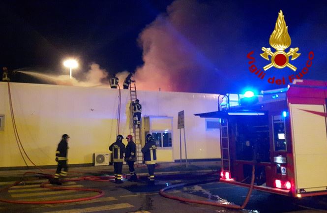 Incendio al Mc Donald's della stazione di Servizio Arno in A1