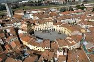 Lucca piazza ovale (Fonte foto Regione Toscana) 