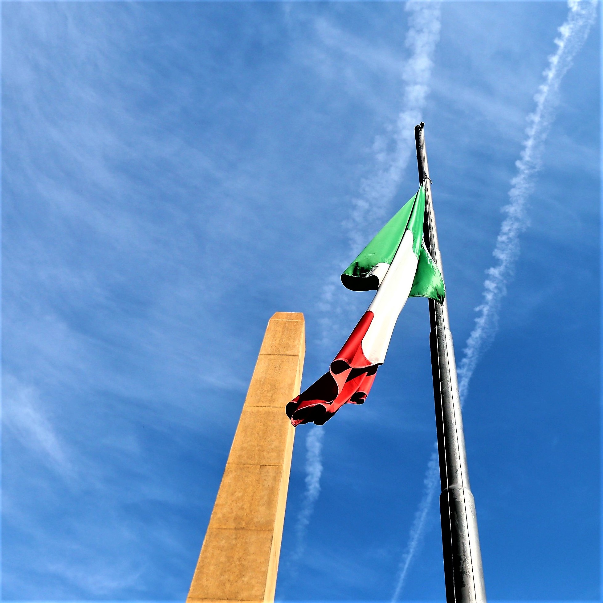Bandiera tricolore (foto Antonello Serino Redazione di Met)
