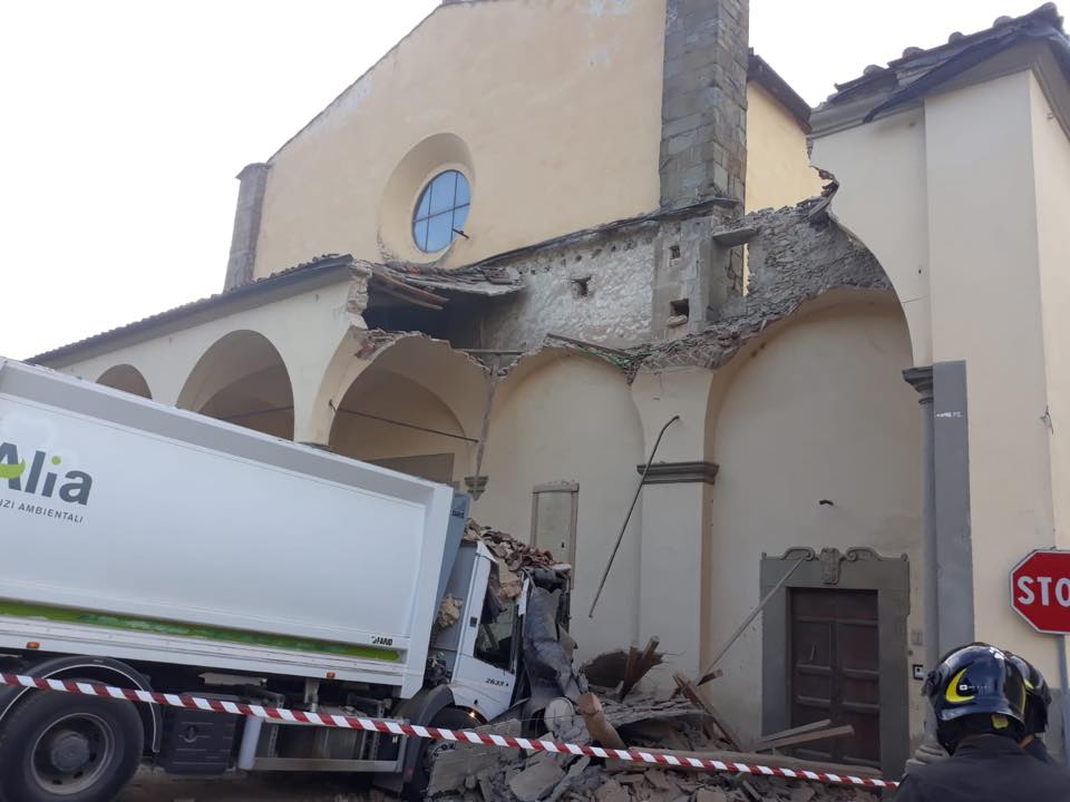 Crollo del porticato della Chiesa