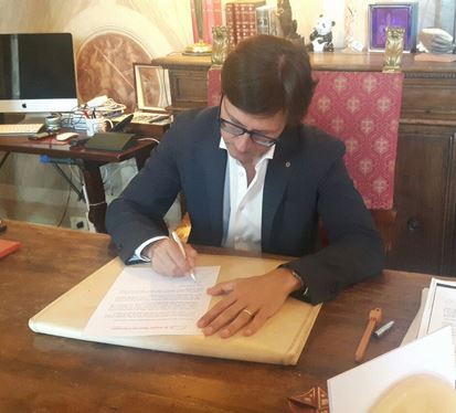 Il sindaco Nardella firma la petizione per Cherubini