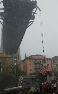 Sotto il Ponte crollato a Genova