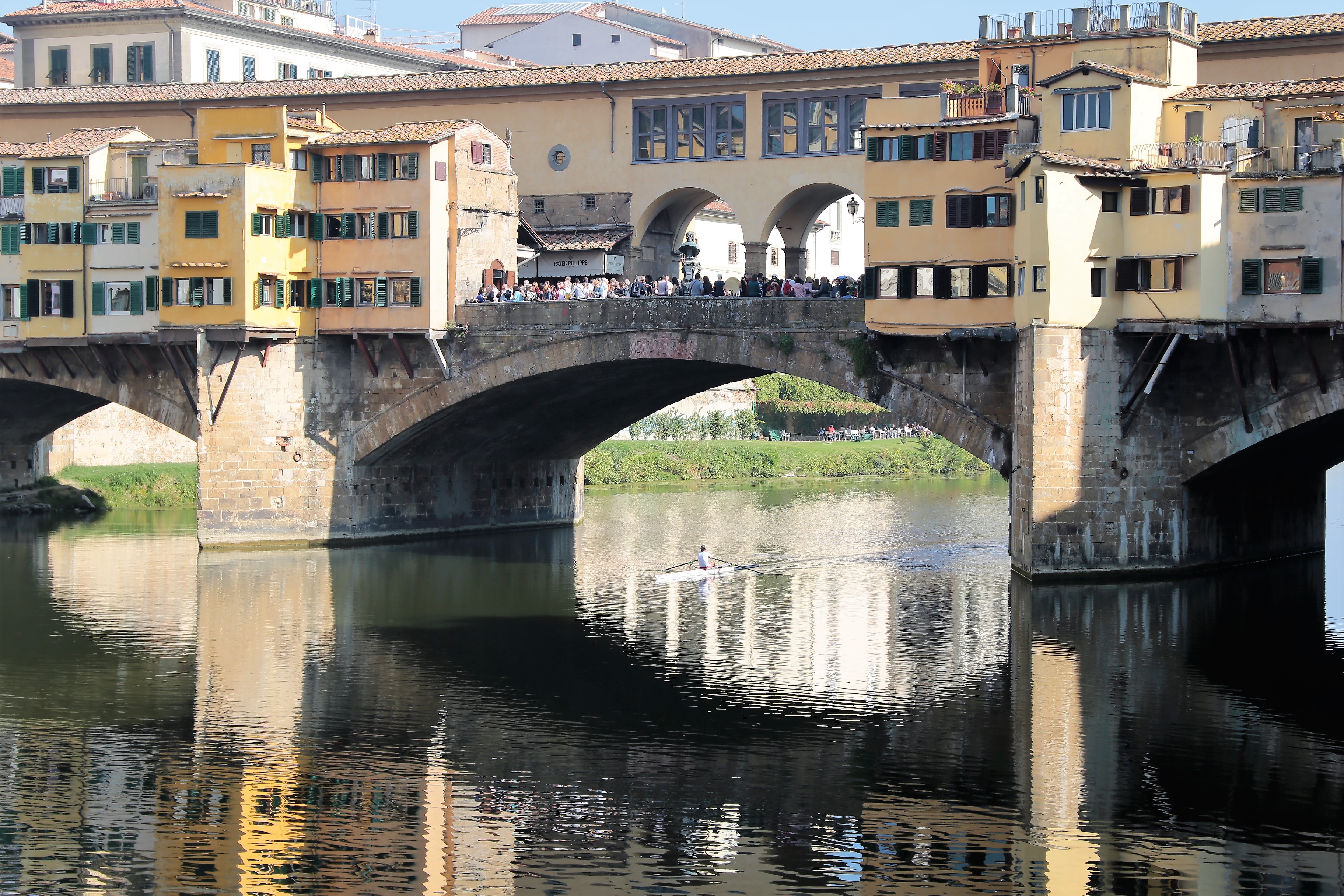 Furto di uno zaino sul Ponte Vecchio (foto Antonello serino Redazione di Met)