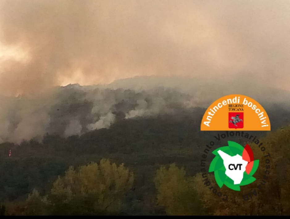 L'incendio a Capannori (fonte foto R.T.)