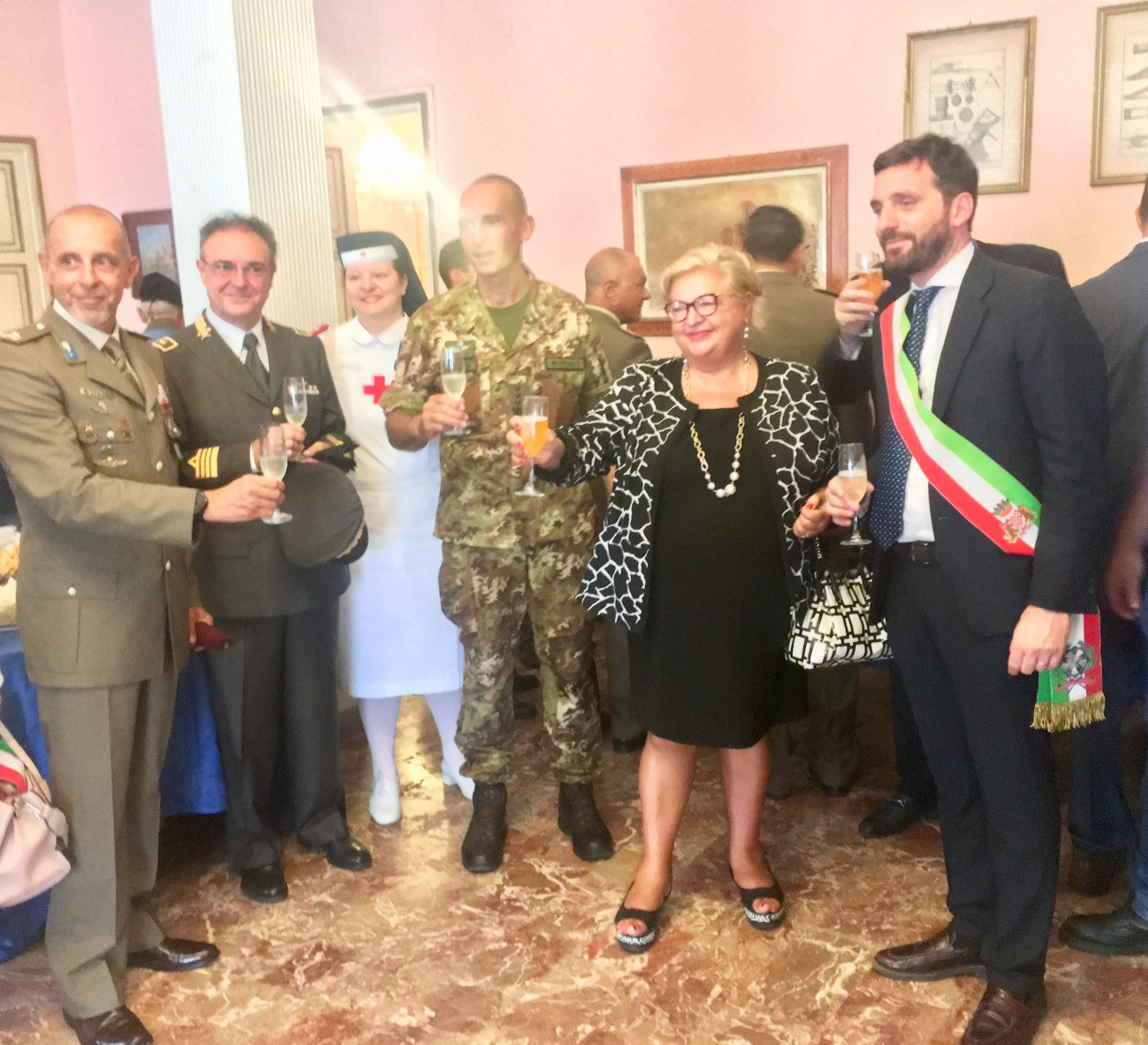 Il Prefetto Zarrilli saluta il nuovo Comandante del 183° Reggimento Nembo 