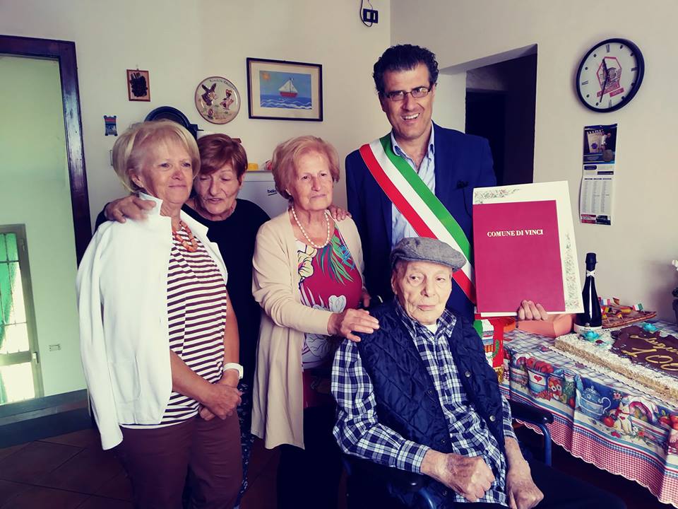 Renato Mazzantini compie 100 anni gli auguri del comune di Vinci 