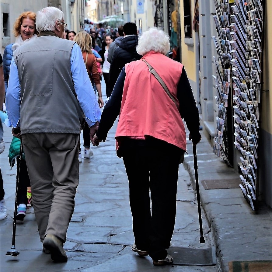 Anziani (foto di Antonello Serino Redazione di Met) 