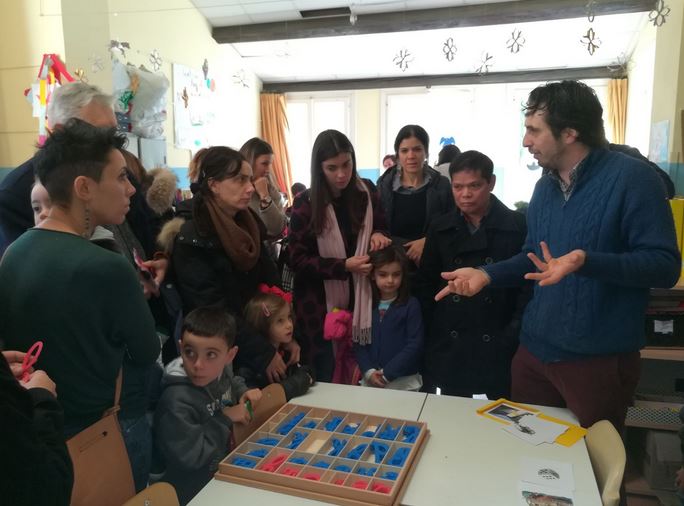 Docenti, genitori e bambini alla scuola montessoriana di San Polo in Chianti (foto Ufficio Stampa ASSOCIATO DEL CHIANTI FIORENTINO)