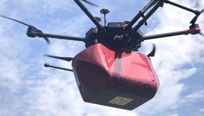 Il drone salvavita di ABzero in volo da Anchiano per il Genio (FontefotocomuneVinci)