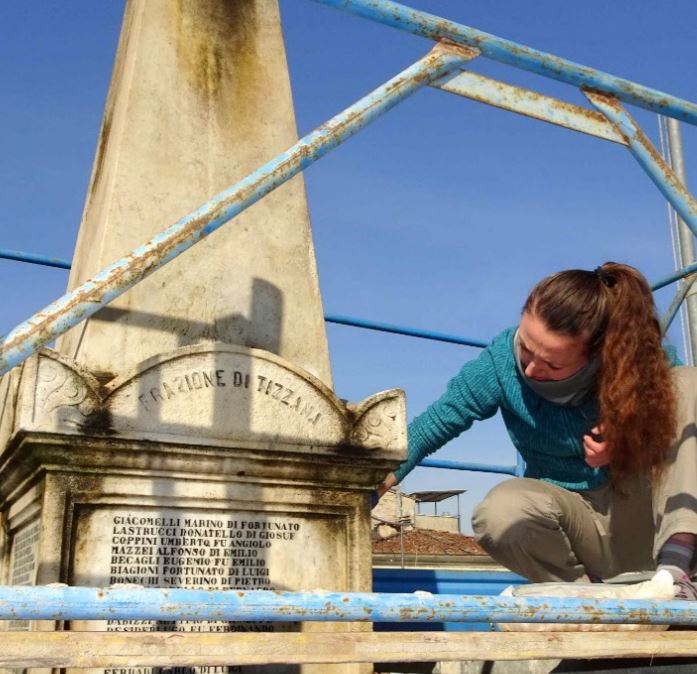 L'inizio dei lavori di restauro del monumento ai caduti (foto da comunicato)