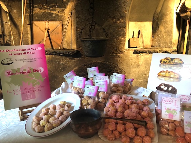 Zuccherini in rosa per il passaggio del Giro d'italia (foto da comunicato)