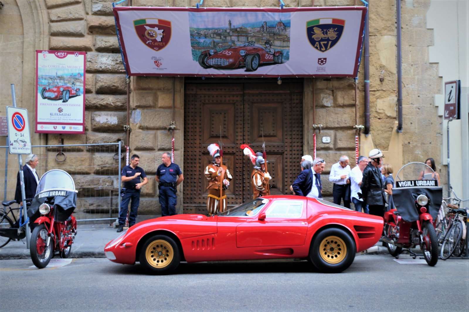 Una delle Ermini Racing Cars in mostra nella Galleria delle Carrozze di Palazzo Medici Riccardi 