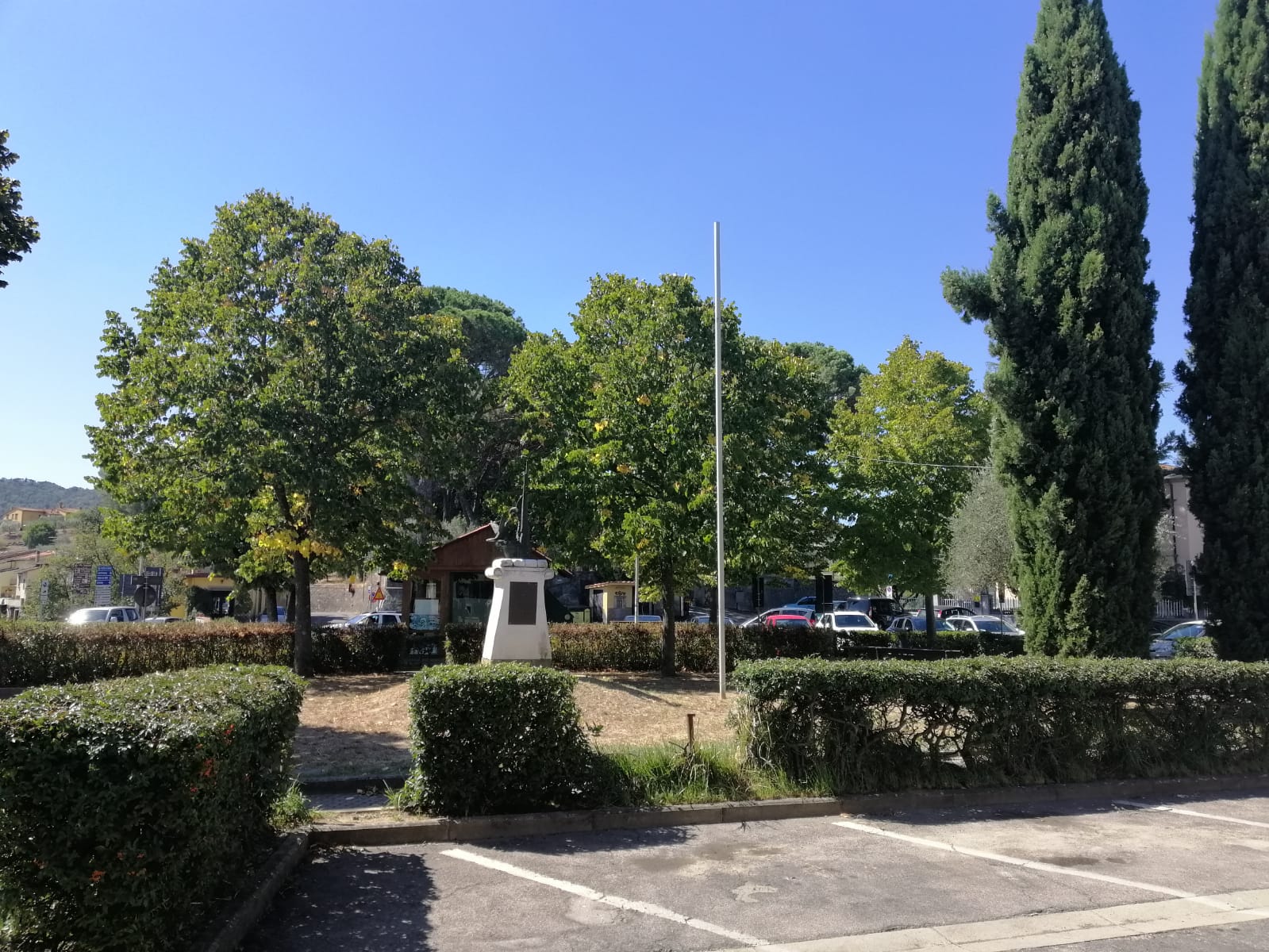 piazza C. Battisti, Comeana
