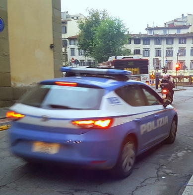 Furti su autovetture: la Polizia di Stato ha arrestato un 22enne sorpreso all’opera in viale Michelangiolo 