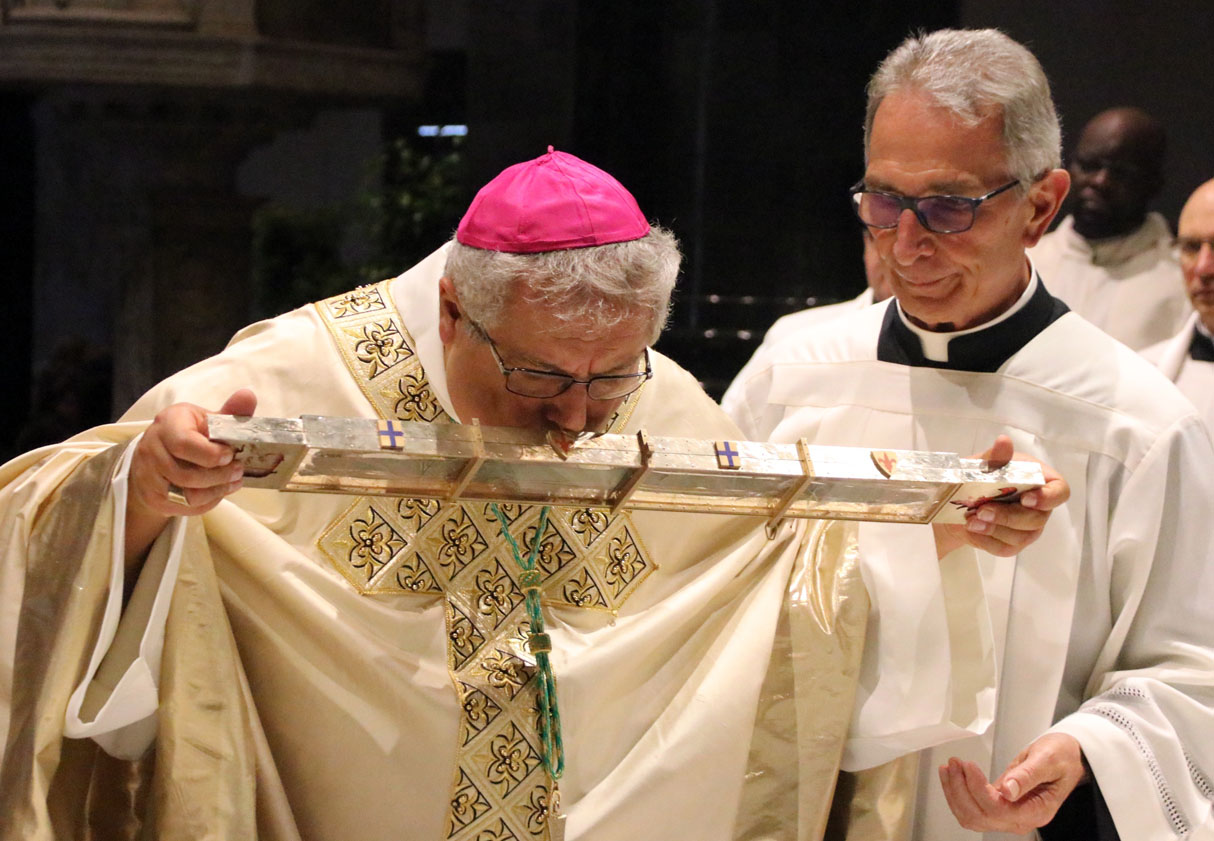 Il Vescono Nerbini e il Sacro Cingolo (Foto da comunicato)