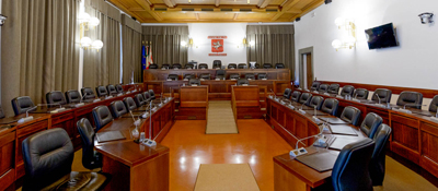 La sala del consiglio regionale vuota (Fonte foto sito Consiglio della Regione)