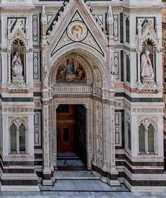 Una porta del Duomo di Firenze