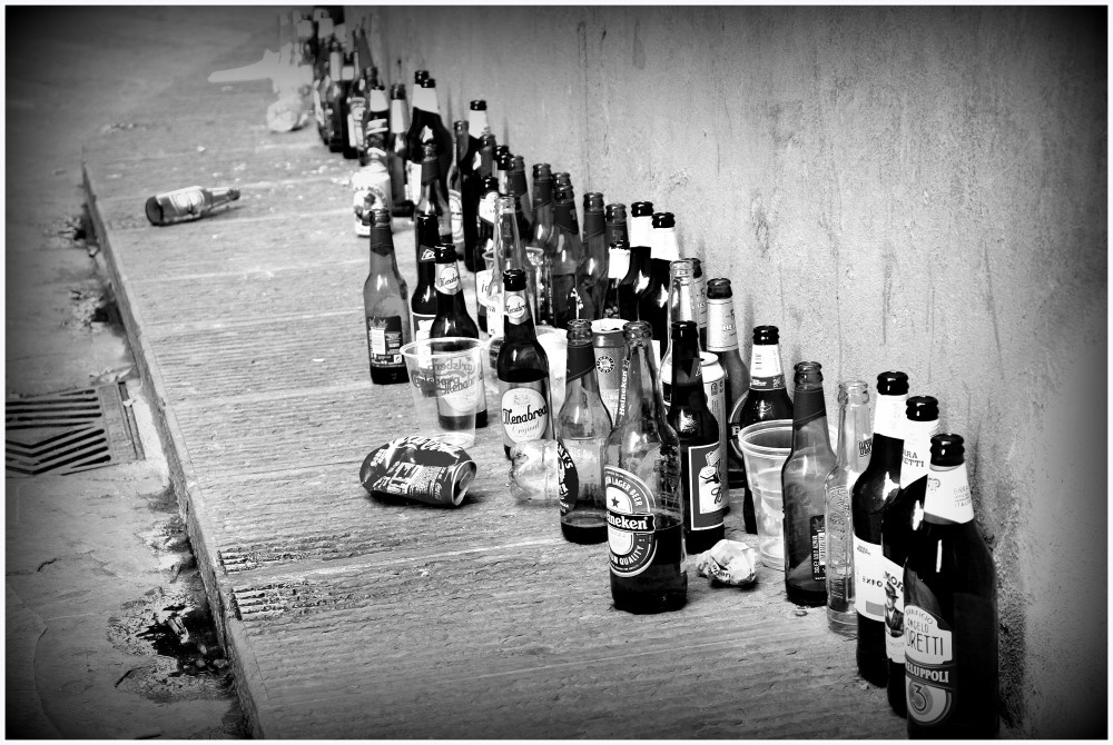 Misure antidegrado in centro nelle notti della movida (foto Antonello Serino Met)