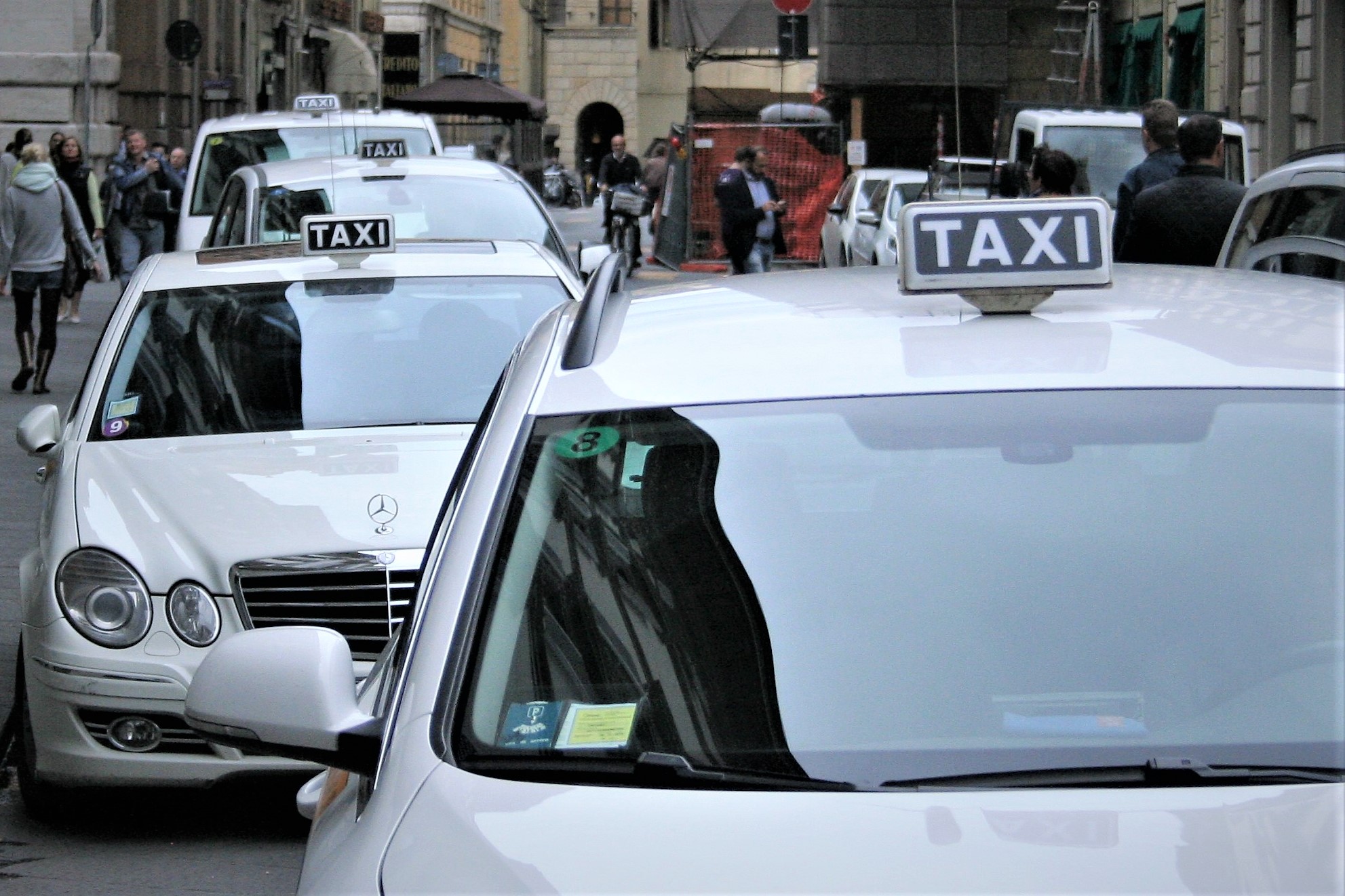 Rinviate al 30 novembre scadenze Cosap anche per chioschi, ambulanti, taxi, spazi sosta alberghi e Cimp per tutti (foto Antonello Serino)