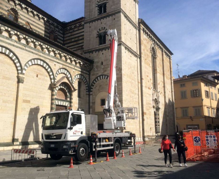 Rilievi sulle facciate del Duomo di Prato