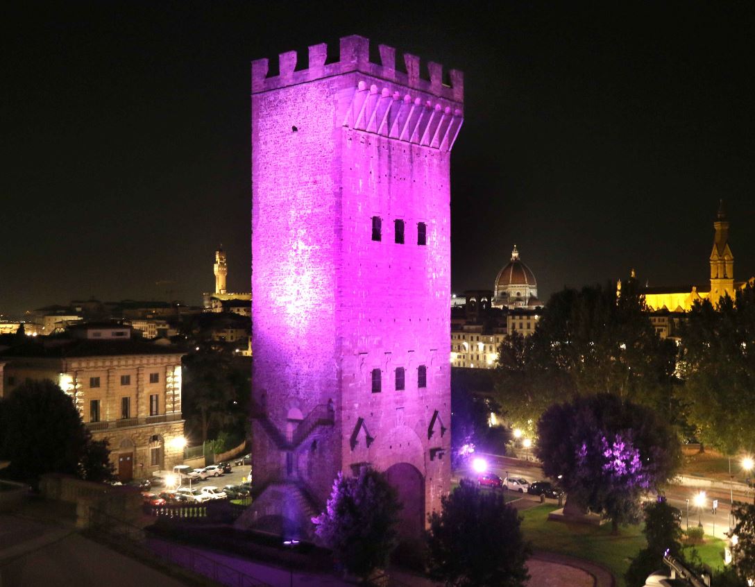 Porta San Niccolo' illuminata di rosa