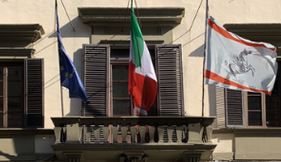 Bandiere sul Palazzo della Regione Toscana
