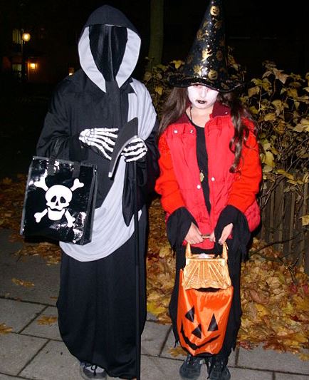 Ragazzi ad Halloween, foto Wikimedia Commons