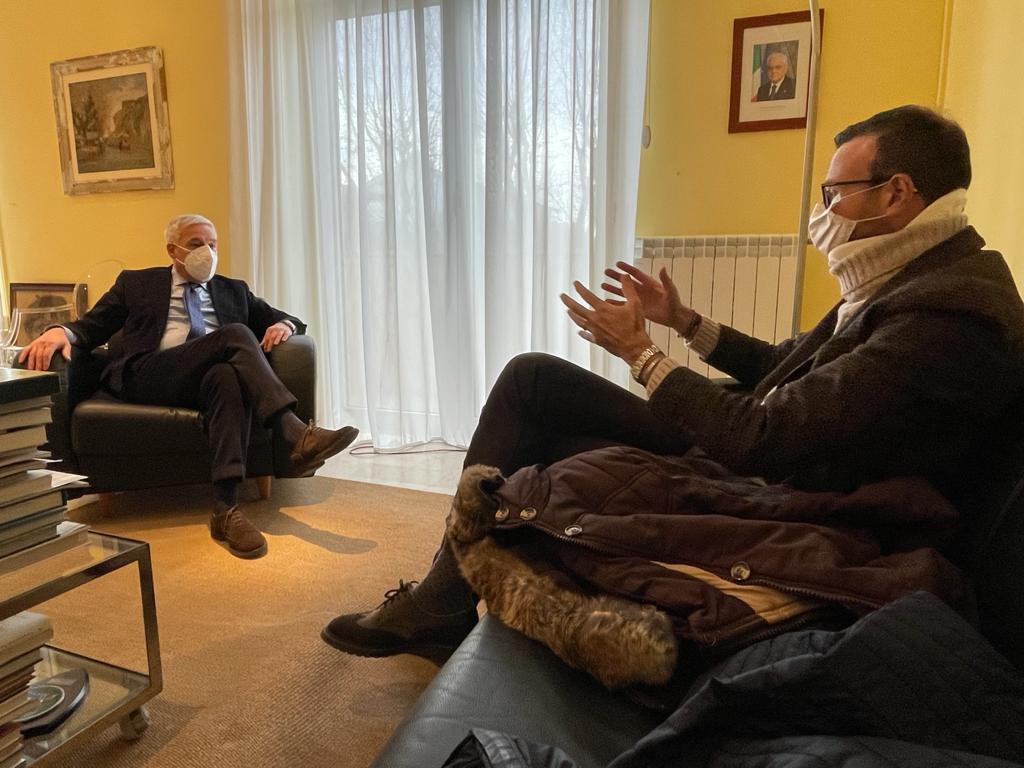 Il presidente del consiglio regionale, Antonio Mazzeo con il sindaco di Viareggio, Giorgio Del Ghingaro (Foto da comunicato)