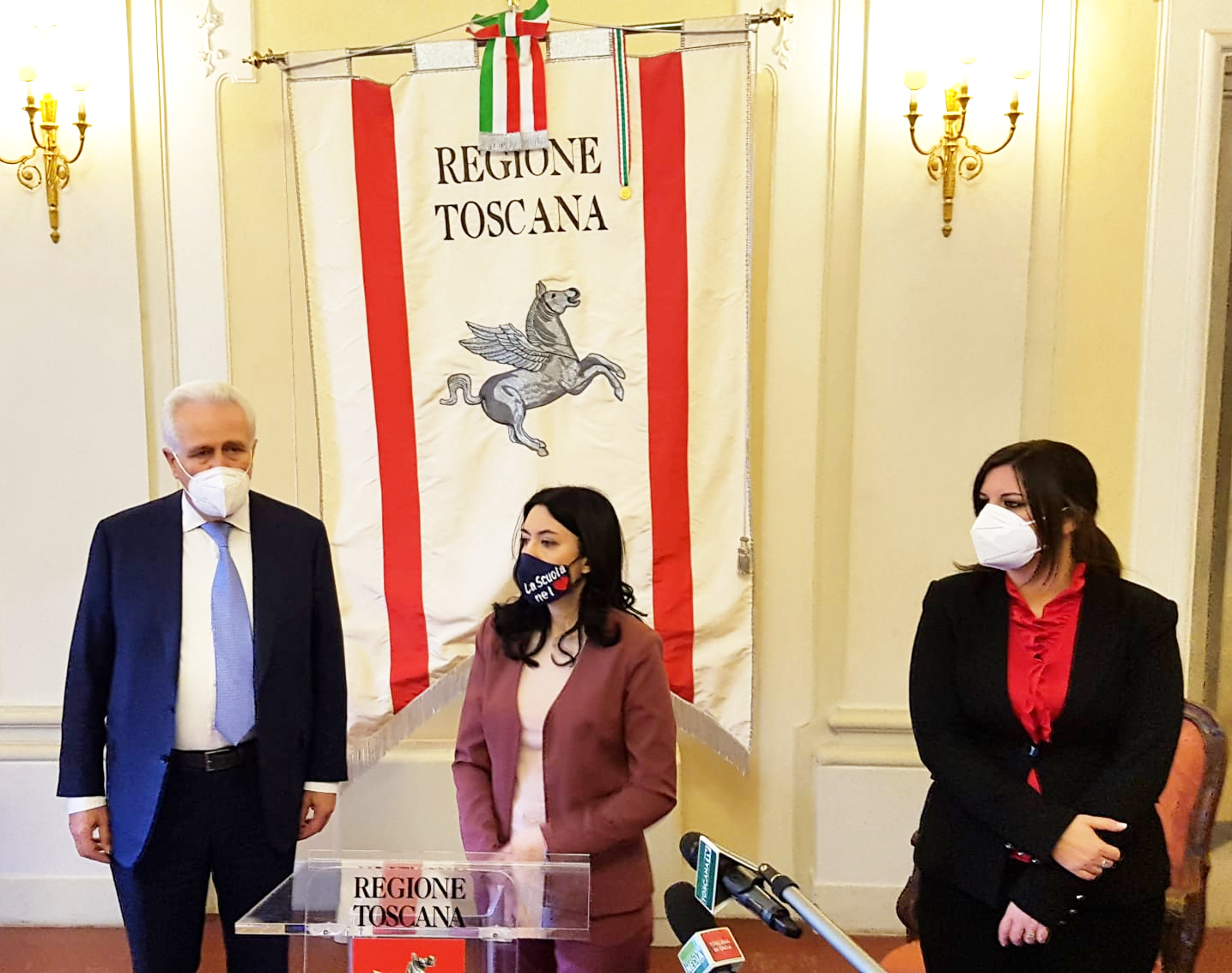 La ministra Azzolina con il presidente Giani e l'assessora Nardini (Foto da comunicato)