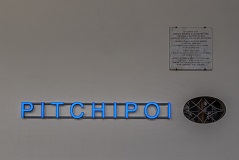 Pitchipoi, un'opera del collettivo Claire Fontaine -Ph Leonardo Morfini