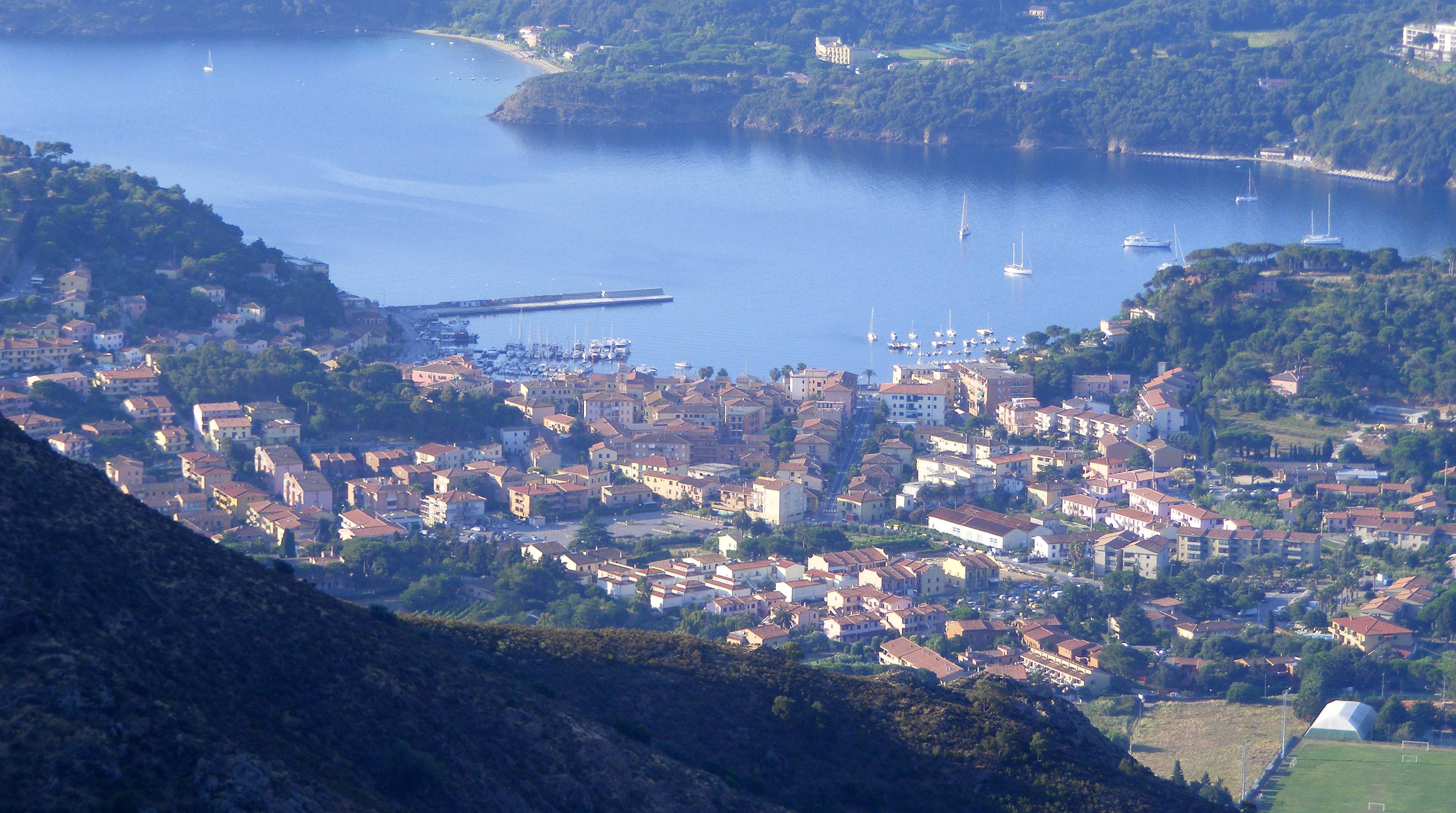 Vista Porto Azzurro da Monte Castello (Fonte foto Regione Toscana)