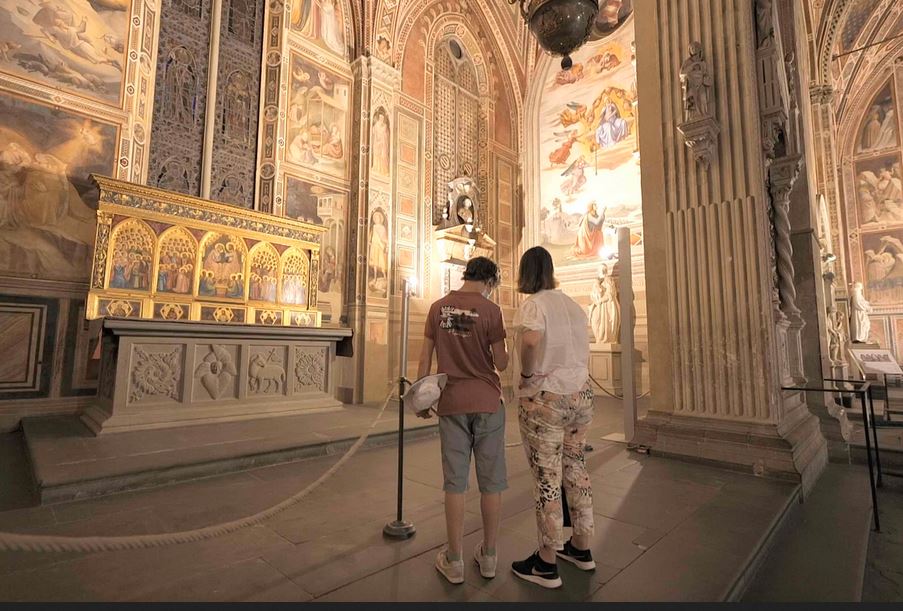 Giovani turisti in Santa Croce