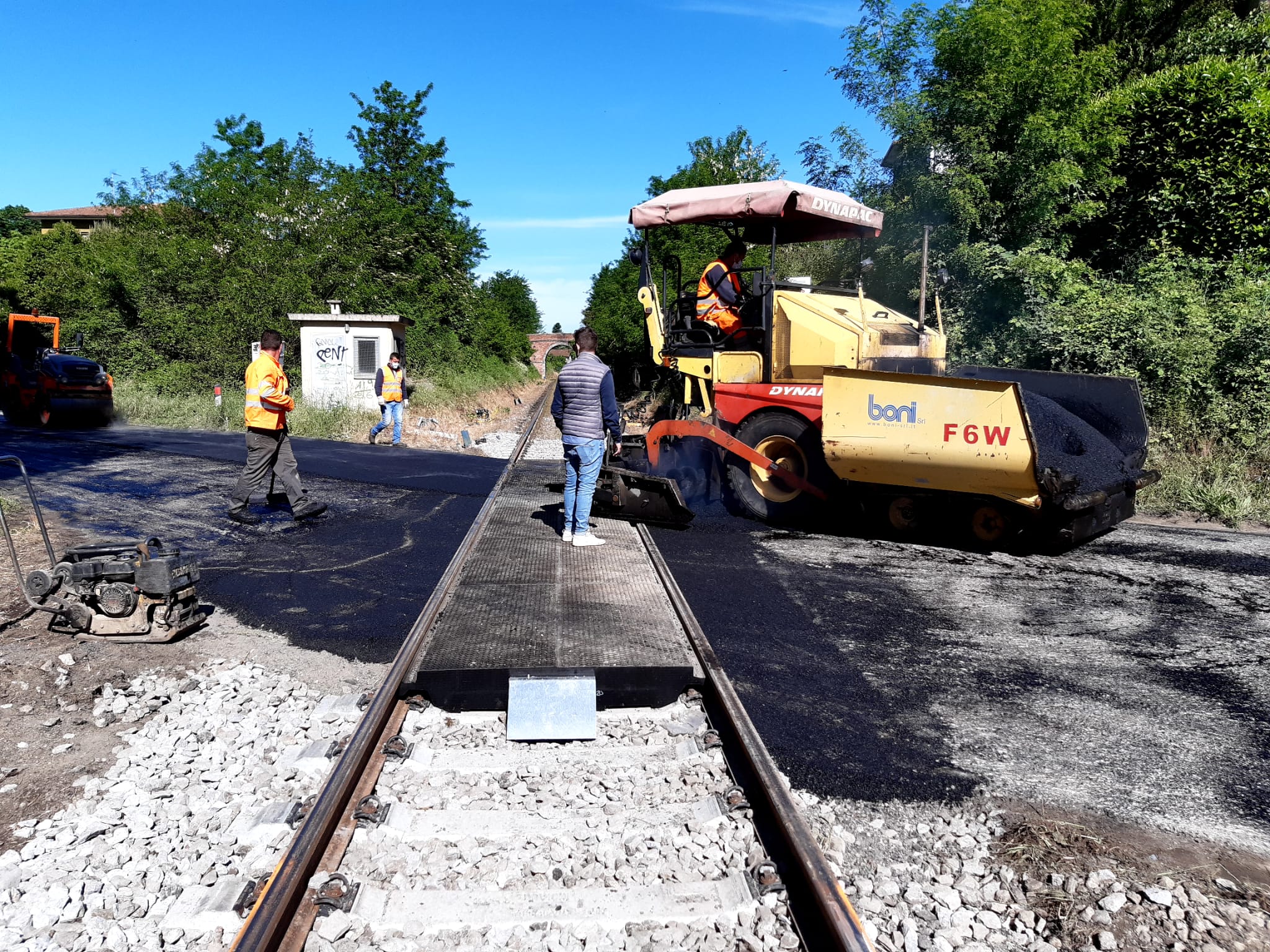 L'intervento sulla Sp 551 in corrispondenza del passaggio a livello