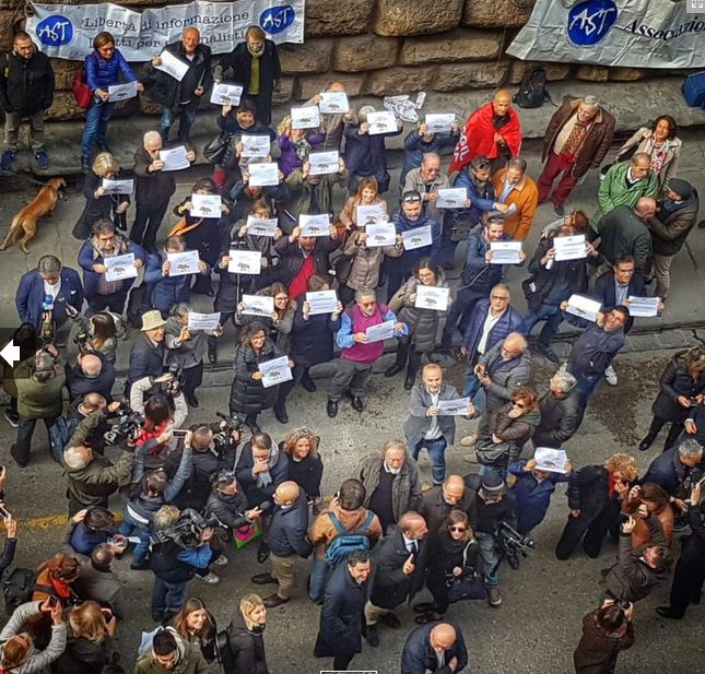 Manifestazione di giornalisti in via Cavour a Firenze