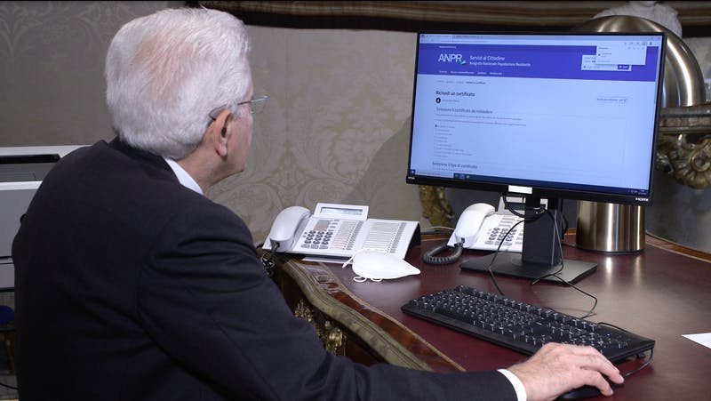 Il Presidente Mattarella collegato al sito della Anagrafe Nazionale della Popolazione Residente