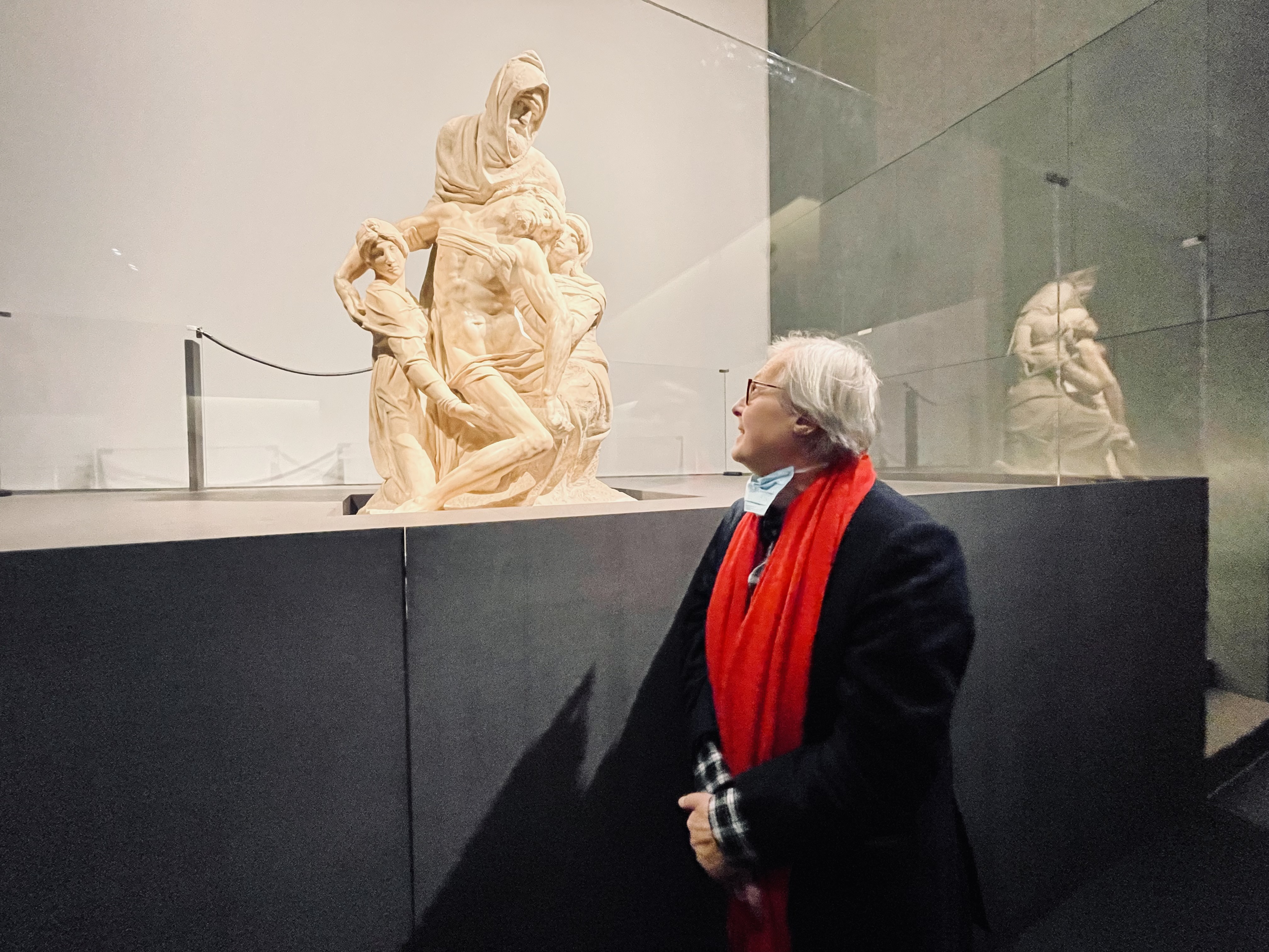 Sgarbi in visita alla Pietà di Michelangelo