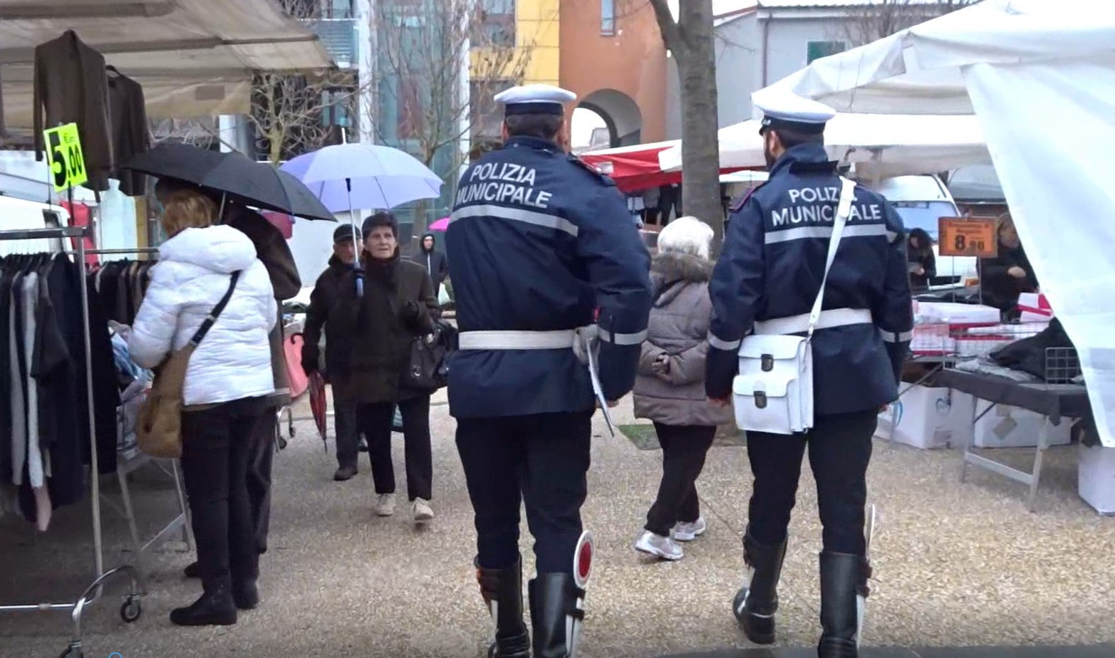 Vigili al mercato (Fonte foto Comune di Quarrata)