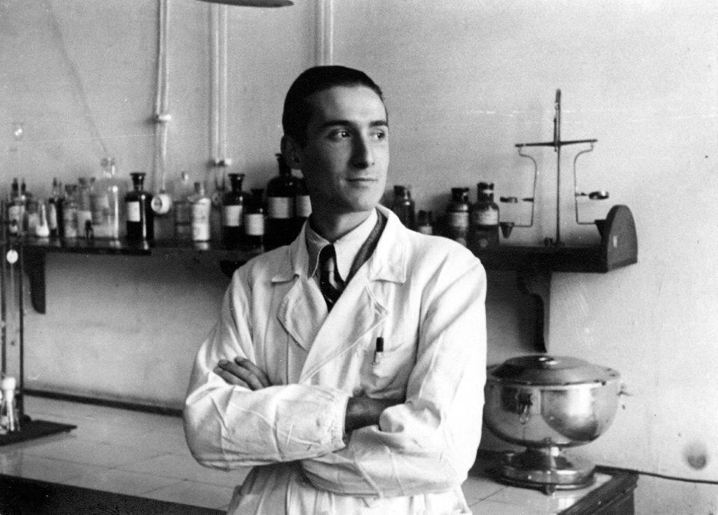 Sergio Levi in laboratorio (Fonte foto Meyer)
