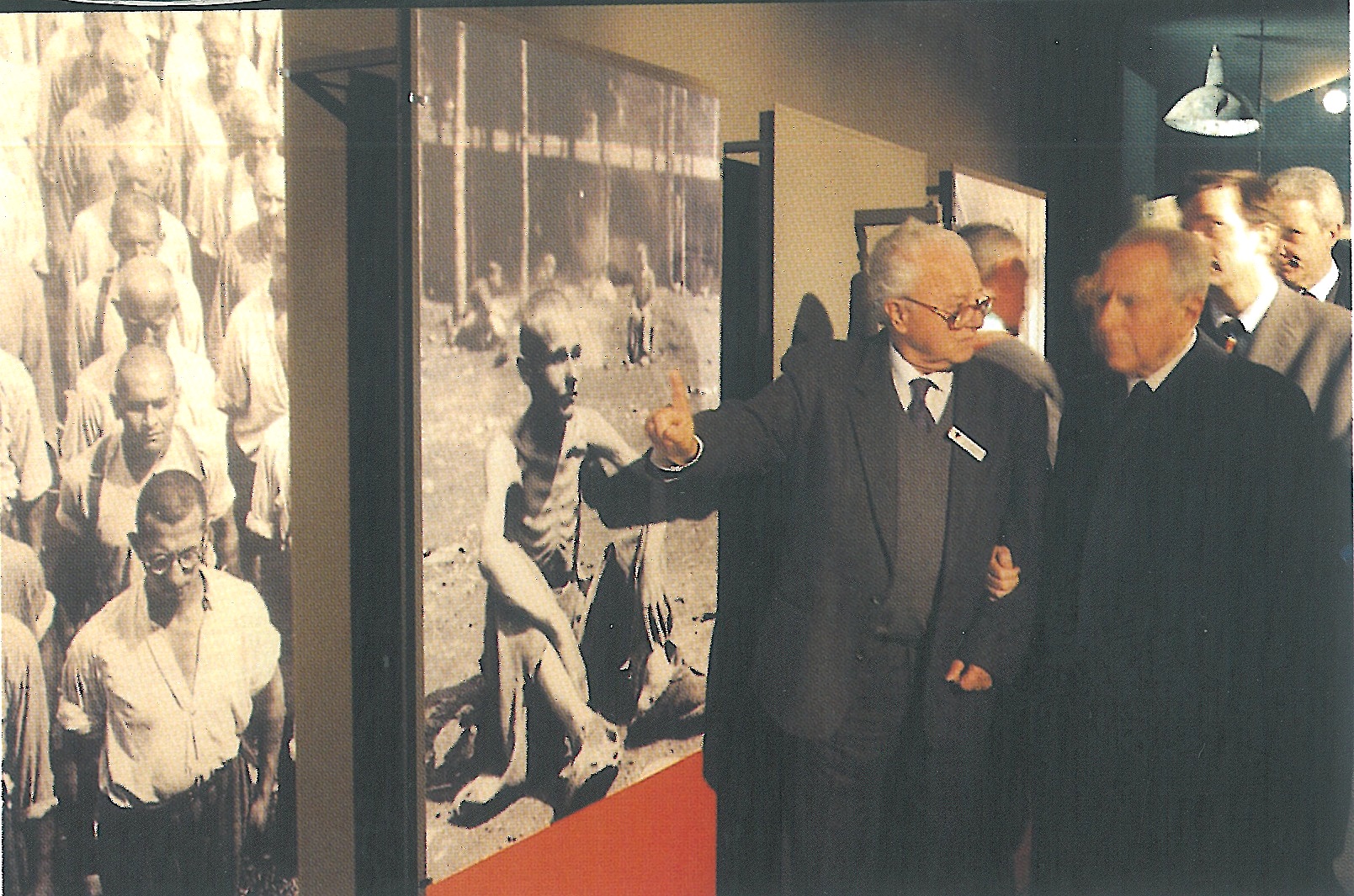 Roberto Castellani guida il presidente Ciampi dentro le sale del Museo