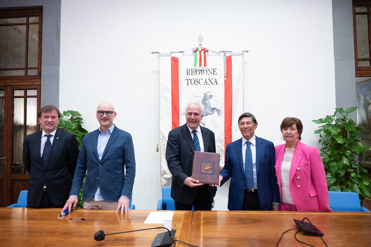 Firma del protocollo con i sindaci dei Comuni di Barberino del Mugello, Scarperia San Piero e i Lowenstein - fonte Regione Toscana