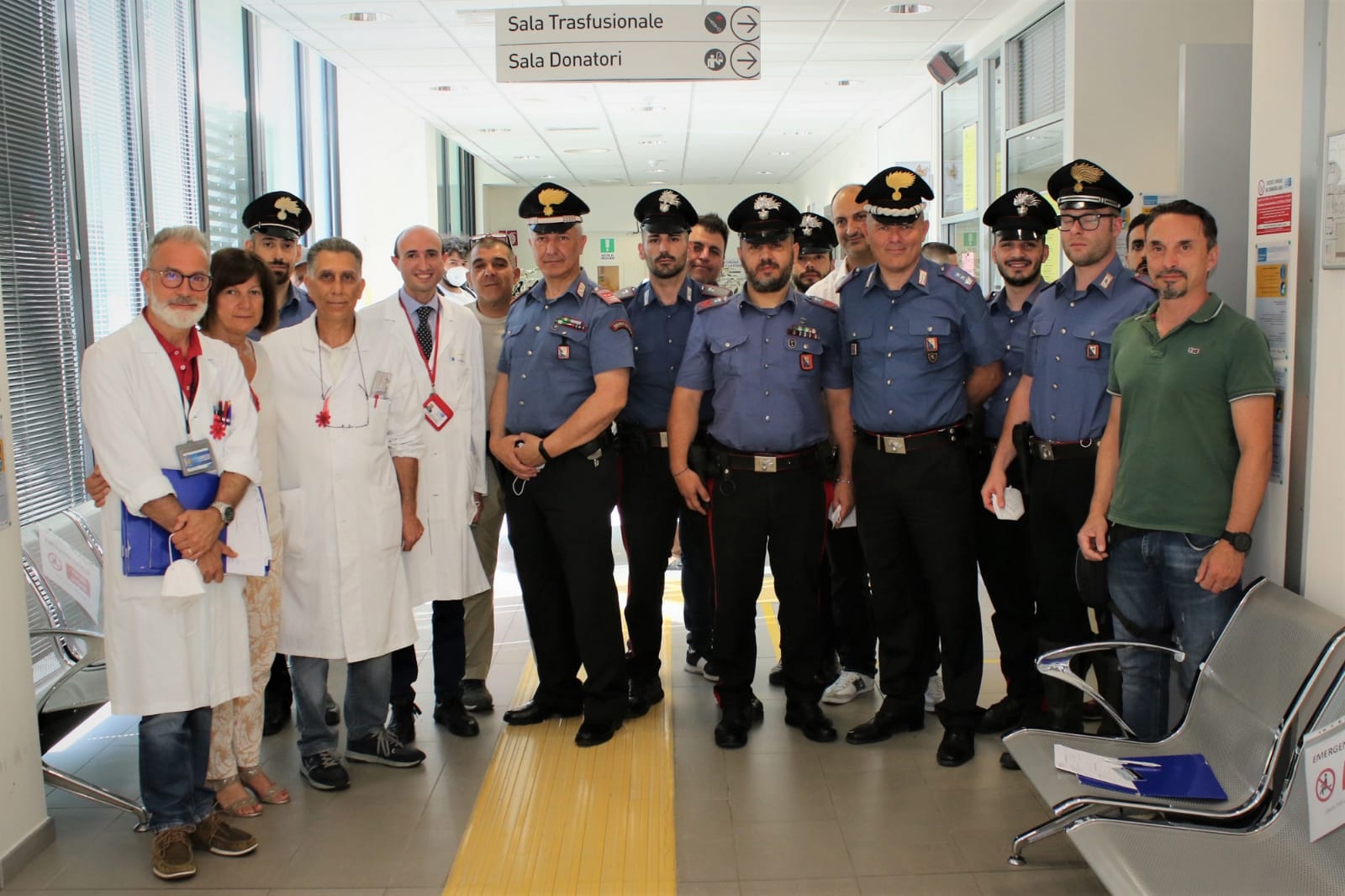 Il gruppo dei carabinieri che hanno donato sangue al Centro trasfusionale del Santo Stefano