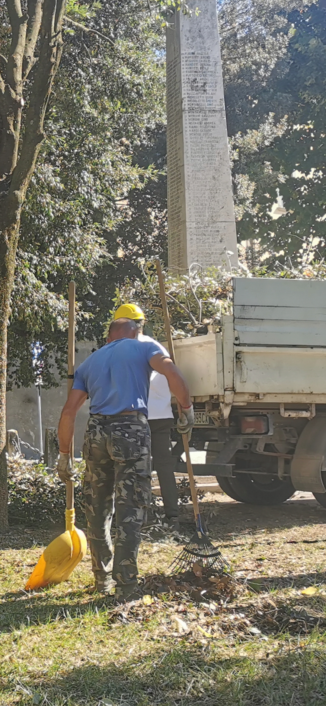 Rimozione delle erbe infestanti dai marciapiedi (Fonte foto Comune di Fucecchio)